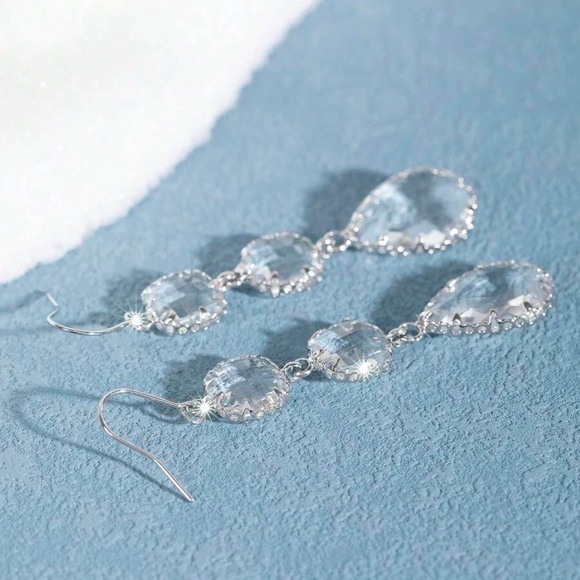 Luxe Rhinestone Drop Earrings - Picture 4 of 6